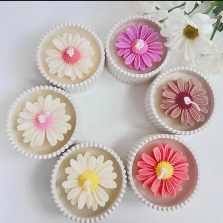 Daisy Scented Candle for Home & Gifts - Image 3