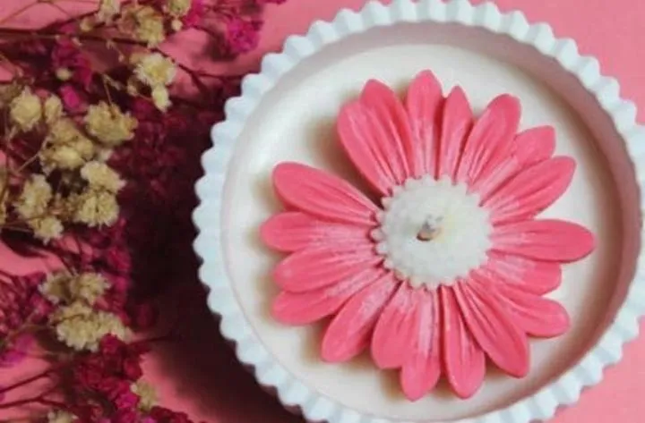 Daisy Scented Candle for Home & Gifts - Image 6